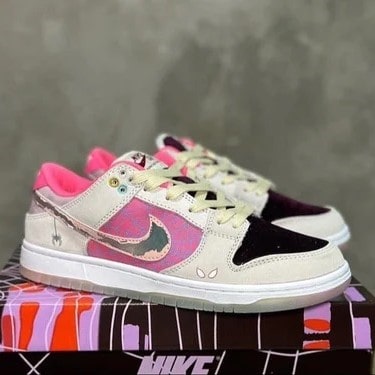 نایک اس بی دانک اسپایدر NIKE SB DUNK LOW SPIDER GWEN نایک اس بی دانک اسپایدر NIKE SB DUNK LOW SPIDER GWEN