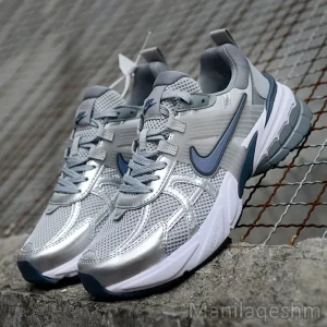 کتونی نایک وی تو کی ران طوسی سفید سرمه‌ای Nike V2K Run Wolf Grey سایز بزرگ
